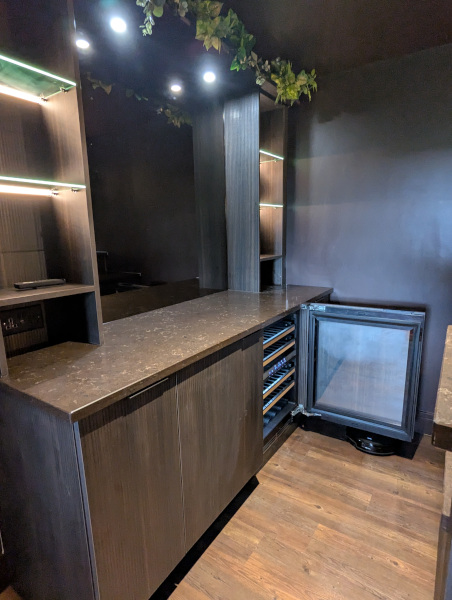 Saviola DL1 home bar with wine cooler refrigeration