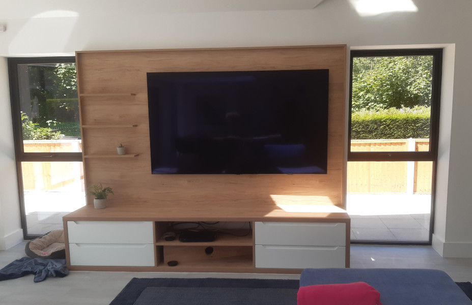 Beech media unit for tv